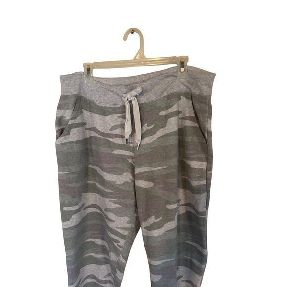 Aerie gray camo sweat pants with draw string size L - Picture 7 of 7
